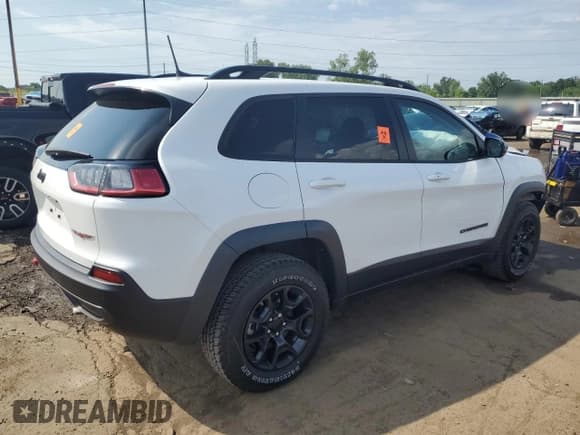 ✅ 2023 Jeep Cherokee Trailhawk • VIN: 1C4PJMBN0PD106916 • Lot: 61921595. Wystawiony na Copart z przebiegiem 16 768 mil. Bezpłatny archiwum sprzedaży aukcyjnych z USA i szczegółowy raport historii pojazdu na DreamBid. Zdjęcie 3.