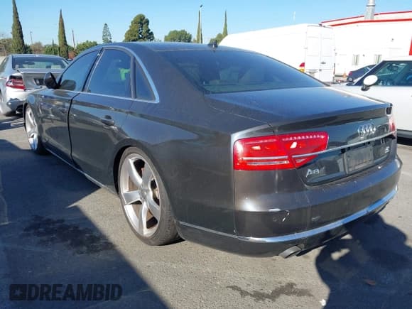 ✅ 2011 Audi A8 • VIN: WAUAVAFD1BN000811 • Lot: 43885239. Wystawiony na IAAI z przebiegiem 144 236 mil. Bezpłatny archiwum sprzedaży aukcyjnych z USA i szczegółowy raport historii pojazdu na DreamBid. Zdjęcie 3.