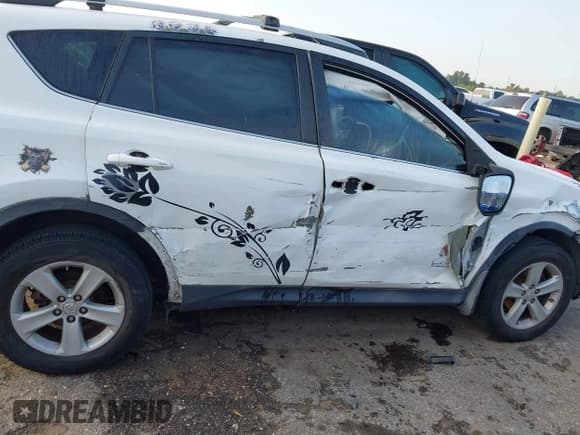 ✅ 2014 Toyota RAV4 XLE • VIN: 2T3WFREV5EW097149 • Lot: 43544780. Listed on IAAI with 297,280 mi. Free auction sales archive from the USA and detailed vehicle history report at DreamBid. Image 13.