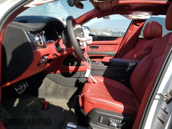 ✅ 2022 Bentley Bentayga V8 • VIN: SJAAM2ZV2NC017389 • Lot: 48965325. Wystawiony na Copart z przebiegiem 18 746 mil. Bezpłatny archiwum sprzedaży aukcyjnych z USA i szczegółowy raport historii pojazdu na DreamBid. Zdjęcie 7.