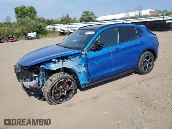✅ 2024 Alfa Romeo Stelvio Ti • VIN: ZASPAKBN5R7D71800 • Lot: 68111995. Wystawiony na Copart z przebiegiem 18 929 mil. Bezpłatny archiwum sprzedaży aukcyjnych z USA i szczegółowy raport historii pojazdu na DreamBid. Zdjęcie 1.
