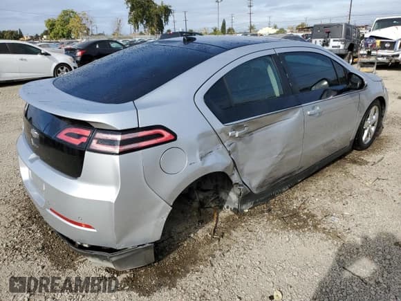 ✅ 2011 Chevrolet Volt • VIN: 1G1RD6E47BU101907 • Lot: 82627674. Wystawiony na Copart z przebiegiem 106 938 mil. Bezpłatny archiwum sprzedaży aukcyjnych z USA i szczegółowy raport historii pojazdu na DreamBid. Zdjęcie 3.