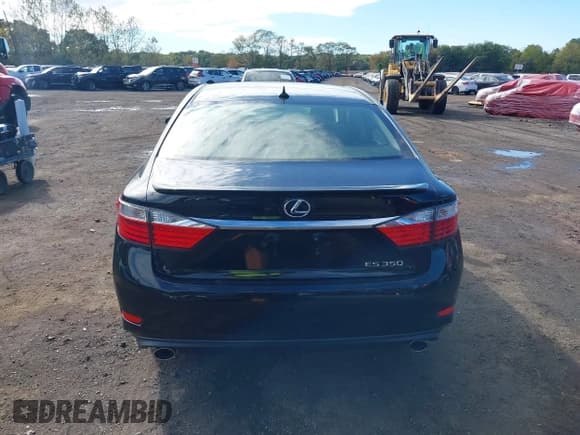 ✅ 2014 Lexus ES 330 • VIN: JTHBK1GG4E2126397 • Lot: 43391450. Listed on IAAI with 133,655 mi. Free auction sales archive from the USA and detailed vehicle history report at DreamBid. Image 16.