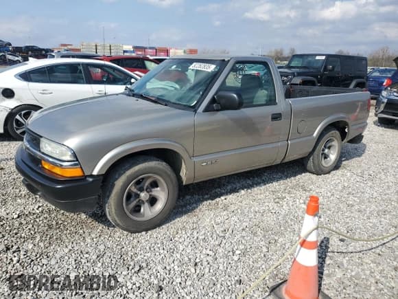 ✅ 2002 Chevrolet S-10 LS • VIN: 1GCCS145X28139527 • Лот: 52262835. Опубликован ранее на Copart с пробегом 92 780 миль. Бесплатный доступ к архиву аукционных продаж из США и подробный отчёт об истории автомобиля на DreamBid. Изображение 1.