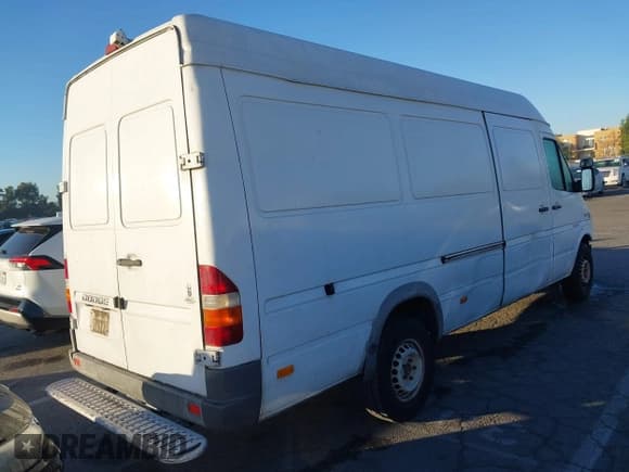✅ 2005 Dodge Sprinter • VIN: WD0PD744X55836764 • Lot: 43883250. Listed on IAAI with 391,424 mi. Free auction sales archive from the USA and detailed vehicle history report at DreamBid. Image 4.