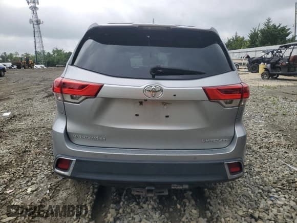 ✅ 2017 Toyota Highlander Limited • VIN: 5TDDZRFH9HS370705 • Lot: 58403035. Listed on Copart with 74,652 mi. Free auction sales archive from the USA and detailed vehicle history report at DreamBid. Image 6.