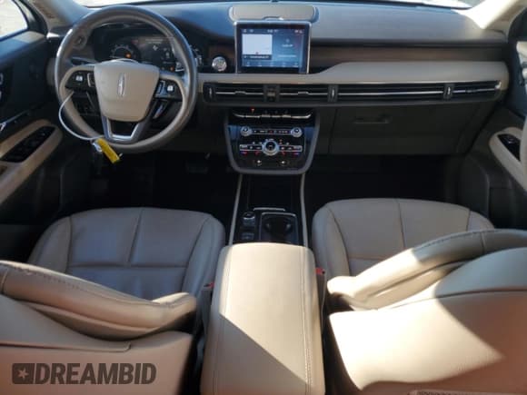 ✅ 2020 Lincoln Corsair Reserve • VIN: 5LMCJ2C98LUL11715 • Lot: 84272405. Wystawiony na Copart z przebiegiem 73 928 mil. Bezpłatny archiwum sprzedaży aukcyjnych z USA i szczegółowy raport historii pojazdu na DreamBid. Zdjęcie 8.