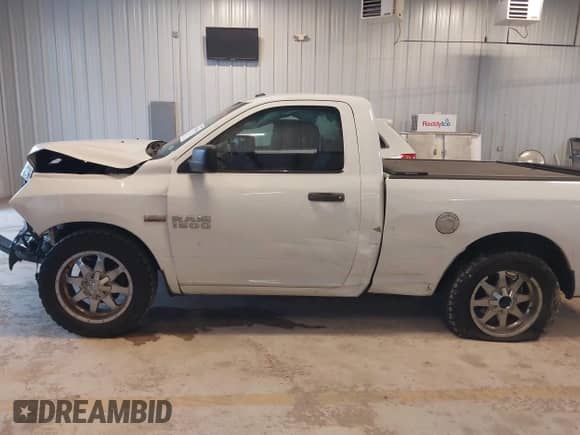 2013 Ram 1500 Express с VIN 3C6JR6AT9DG540610, выставлен на аукционе IAAI как лот 42667456 с пробегом 69 050 миль миль и . История ставок и продаж доступна на DreamBid. Изображение 15.