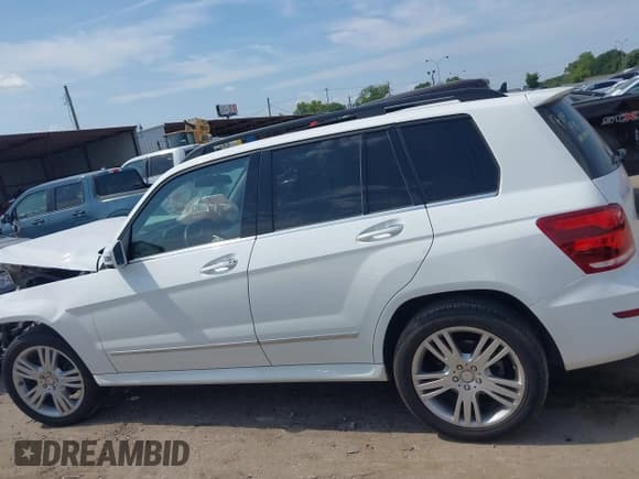 ✅ 2015 Mercedes-Benz GLK 350 • VIN: WDCGG8JB5FG338710 • Лот: 42882858. Опубликован ранее на IAAI с пробегом 118 520 миль. Бесплатный доступ к архиву аукционных продаж из США и подробный отчёт об истории автомобиля на DreamBid. Изображение 15.