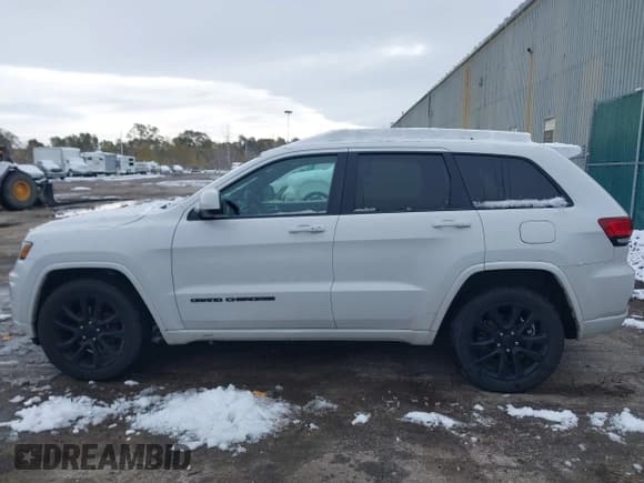 ✅ 2018 Jeep Grand Cherokee Altitude • VIN: 1C4RJFAGXJC120469 • Lot: 43674610. Listed on IAAI with 189,629 mi. Free auction sales archive from the USA and detailed vehicle history report at DreamBid. Image 14.