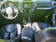 ✅ 2013 Jeep Wrangler Unlimited Sahara • VIN: 1C4BJWEG0DL573340 • Lot: 80989365. Wystawiony na Copart z przebiegiem 104 856 mil. Bezpłatny archiwum sprzedaży aukcyjnych z USA i szczegółowy raport historii pojazdu na DreamBid. Zdjęcie 8.