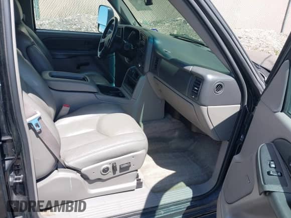 ✅ 2003 Chevrolet Suburban LT • VIN: 3GNGC26G83G210035 • Лот: 42084859. Опубликован ранее на IAAI с пробегом 145 919 миль. Бесплатный доступ к архиву аукционных продаж из США и подробный отчёт об истории автомобиля на DreamBid. Изображение 5.