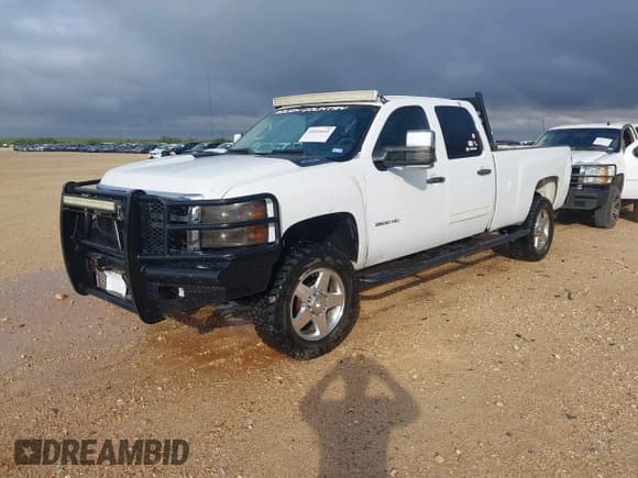 ✅ 2013 Chevrolet Silverado 2500HD LT • VIN: 1GC1KXCG0DF233203 • Lot: 43221641. Listed on IAAI with 366,468 mi. Free auction sales archive from the USA and detailed vehicle history report at DreamBid. Image 2.