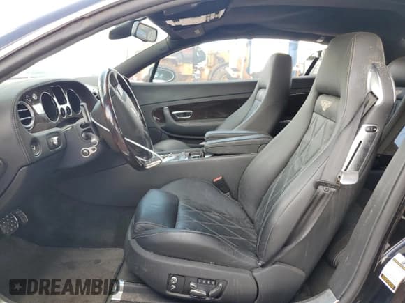 ✅ 2006 Bentley Continental GT GT • VIN: SCBCR63W96C039220 • Lot: 71227045. Wystawiony na Copart z przebiegiem Nie podano. Bezpłatny archiwum sprzedaży aukcyjnych z USA i szczegółowy raport historii pojazdu na DreamBid. Zdjęcie 7.