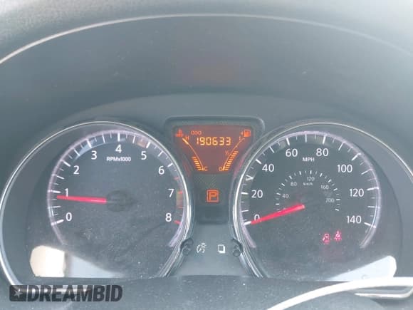 ✅ 2013 Nissan Versa S Plus • VIN: 3N1CN7AP8DL852840 • Lot: 42587405. Wystawiony na IAAI z przebiegiem 190 633 mil. Bezpłatny archiwum sprzedaży aukcyjnych z USA i szczegółowy raport historii pojazdu na DreamBid. Zdjęcie 7.