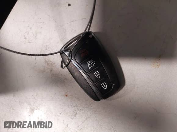 2017 Hyundai Santa Fe 2.0T z VIN 5XYZUDLA9HG433491, wystawiony jako IAAI lot #43298379 z przebiegiem 135 099 mil mil oraz . Historia ofert i sprzedaży dostępna na DreamBid. Obrazek 11.