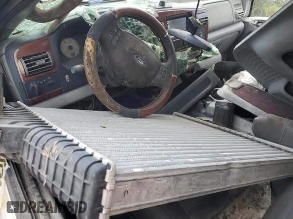 ✅ 2004 Ford F-250 XL • VIN: 1FTNX20L04EC79322 • Lot: 65594204. Wystawiony na Copart z przebiegiem Nie podano. Bezpłatny archiwum sprzedaży aukcyjnych z USA i szczegółowy raport historii pojazdu na DreamBid. Zdjęcie 8.