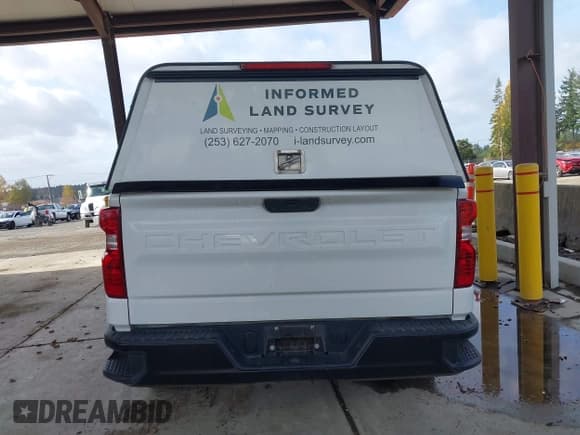 ✅ 2021 Chevrolet Silverado 1500 Work Truck • VIN: 1GCRWAEH1MZ413332 • Lot: 43560933. Wystawiony na IAAI z przebiegiem 87 998 mil. Bezpłatny archiwum sprzedaży aukcyjnych z USA i szczegółowy raport historii pojazdu na DreamBid. Zdjęcie 16.