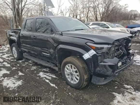 ✅ 2024 Toyota Tacoma SR5 • VIN: 3TMLB5JNXRM026565 • Lot: 96763565. Wystawiony na Copart z przebiegiem 19 085 mil. Bezpłatny archiwum sprzedaży aukcyjnych z USA i szczegółowy raport historii pojazdu na DreamBid. Zdjęcie 4.