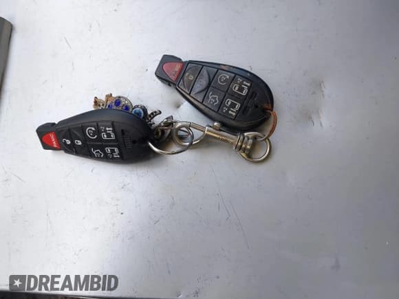 ✅ 2011 Volkswagen Routan SE • VIN: 2V4RW3DG3BR621827 • Lot: 42471811. Listed on IAAI with 107,782 mi. Free auction sales archive from the USA and detailed vehicle history report at DreamBid. Image 11.