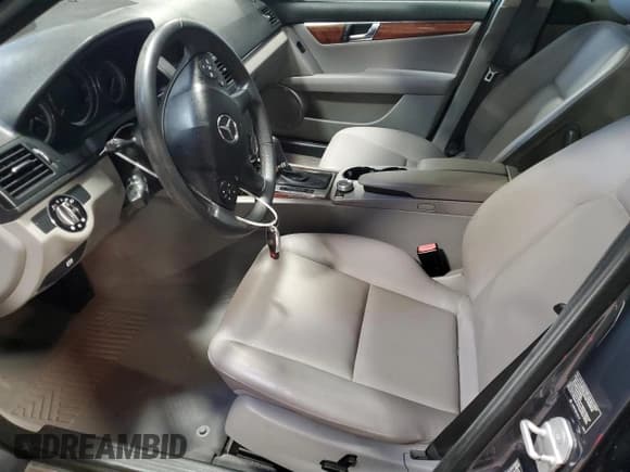 ✅ 2008 Mercedes-Benz C 300 Sport • VIN: WDDGF81X18F049889 • Lot: 92275295. Listed on Copart with 131,418 mi. Free auction sales archive from the USA and detailed vehicle history report at DreamBid. Image 7.