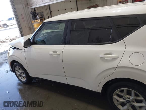 ✅ 2024 Kia Soul S • VIN: KNDJ23AU2R7239815 • Лот: 43329581. Опубликован ранее на IAAI с пробегом 24 748 миль. Бесплатный доступ к архиву аукционных продаж из США и подробный отчёт об истории автомобиля на DreamBid. Изображение 14.