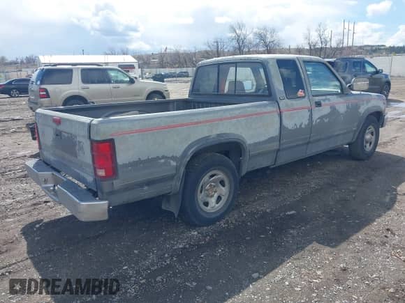 1995 Dodge Dakota с VIN 1B7GL23X4SS283696, выставлен на аукционе IAAI как лот 41915325 с пробегом 305 457 миль миль и . История ставок и продаж доступна на DreamBid. Изображение 4.