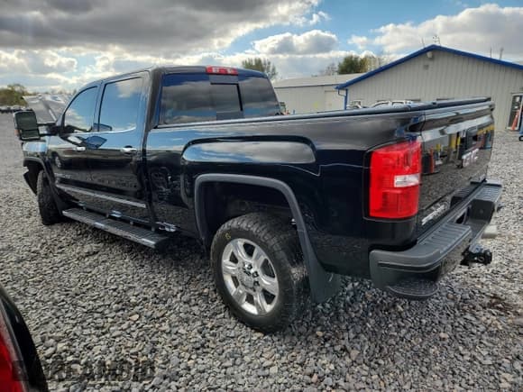 ✅ 2018 GMC Sierra 2500HD Denali • VIN: 1GT12UEY8JF122270 • Lot: 90699985. Wystawiony na Copart z przebiegiem Nie podano. Bezpłatny archiwum sprzedaży aukcyjnych z USA i szczegółowy raport historii pojazdu na DreamBid. Zdjęcie 2.