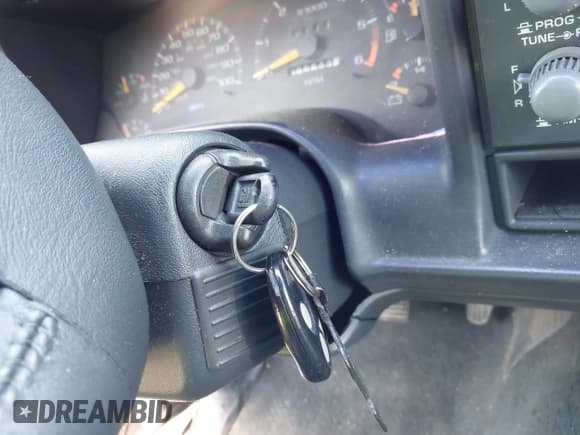 ✅ 1997 Chevrolet Blazer LS • VIN: 1GNDT13W0V2182560 • Лот: 42463604. Опубликован ранее на IAAI с пробегом 106 543 миль. Бесплатный доступ к архиву аукционных продаж из США и подробный отчёт об истории автомобиля на DreamBid. Изображение 11.