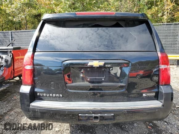 ✅ 2017 Chevrolet Suburban Premier • VIN: 1GNSKJKC5HR262742 • Lot: 86108275. Wystawiony na Copart z przebiegiem 68 145 mil. Bezpłatny archiwum sprzedaży aukcyjnych z USA i szczegółowy raport historii pojazdu na DreamBid. Zdjęcie 6.