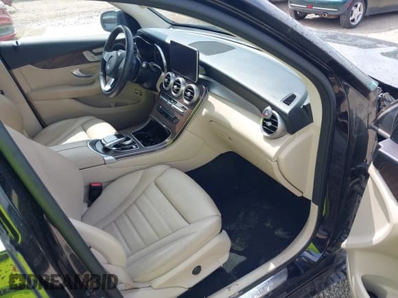 ✅ 2019 Mercedes-Benz GLC 350e • VIN: WDC0G5EB3KF578400 • Lot: 42532812. Listed on IAAI with 44,868 mi. Free auction sales archive from the USA and detailed vehicle history report at DreamBid. Image 5.