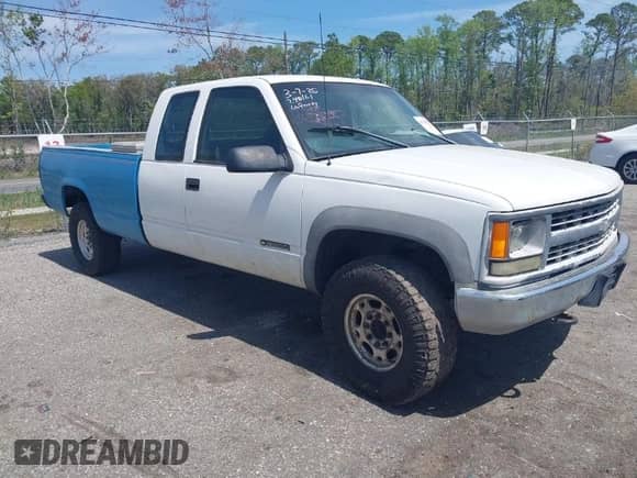 1998 Chevrolet Silverado 2500 с VIN 1GCGK29R3WE240161, выставлен на аукционе IAAI как лот 41756717 с пробегом 302 739 миль миль и . История ставок и продаж доступна на DreamBid. Изображение 1.