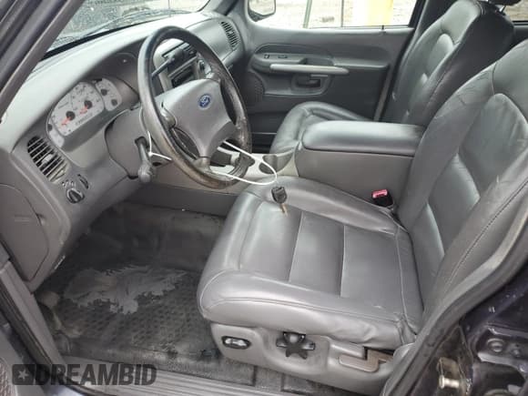 ✅ 2001 Ford Explorer Sport Trac • VIN: 1FMZU67E31UB67894 • Lot: 57648045. Wystawiony na Copart z przebiegiem 231 006 mil. Bezpłatny archiwum sprzedaży aukcyjnych z USA i szczegółowy raport historii pojazdu na DreamBid. Zdjęcie 7.