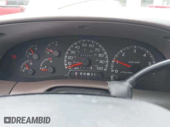 ✅ 1997 Ford F-150 XL • VIN: 1FTEX17L8VNB15477 • Lot: 40924425. Wystawiony na IAAI z przebiegiem 303 282 mil. Bezpłatny archiwum sprzedaży aukcyjnych z USA i szczegółowy raport historii pojazdu na DreamBid. Zdjęcie 7.