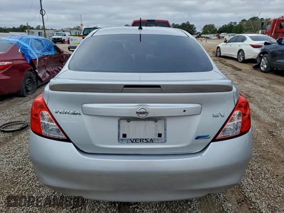 ✅ 2014 Nissan Versa SV • VIN: 3N1CN7AP8EL870319 • Lot: 94772385. Wystawiony na Copart z przebiegiem 213 015 mil. Bezpłatny archiwum sprzedaży aukcyjnych z USA i szczegółowy raport historii pojazdu na DreamBid. Zdjęcie 6.