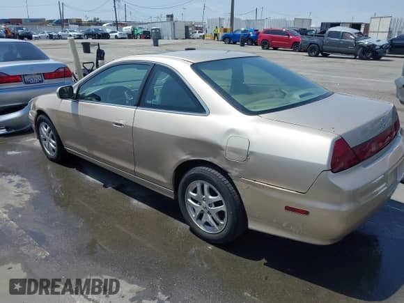 2001 Honda Accord EX z VIN 1HGCG225X1A001991, wystawiony jako IAAI lot #42386629 z przebiegiem 224 553 mil mil oraz . Historia ofert i sprzedaży dostępna na DreamBid. Obrazek 3.