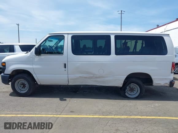 ✅ 2013 Ford Econoline Passenger XL • VIN: 1FBNE3BL4DDA56459 • Lot: 42223633. Wystawiony na IAAI z przebiegiem 411 732 mil. Bezpłatny archiwum sprzedaży aukcyjnych z USA i szczegółowy raport historii pojazdu na DreamBid. Zdjęcie 14.