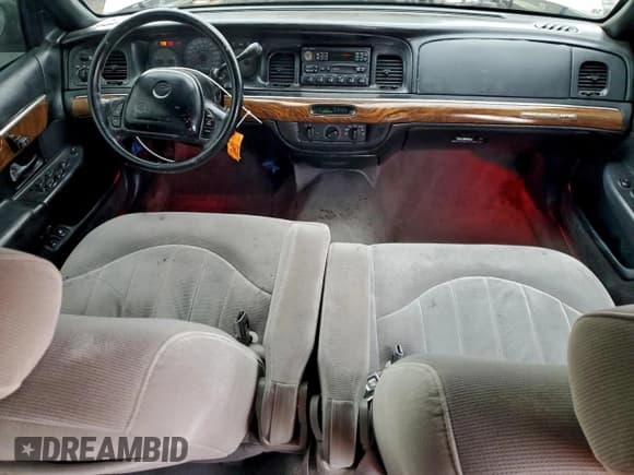 ✅ 1998 Mercury Grand Marquis GS • VIN: 2MEFM74W8WX653299 • Lot: 92753585. Wystawiony na Copart z przebiegiem 129 393 mil. Bezpłatny archiwum sprzedaży aukcyjnych z USA i szczegółowy raport historii pojazdu na DreamBid. Zdjęcie 8.