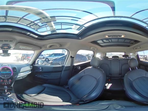 ✅ 2019 MINI Countryman Cooper S • VIN: WMZYT5C55K3G93179 • Lot: 82586985. Wystawiony na Copart z przebiegiem 53 860 mil. Bezpłatny archiwum sprzedaży aukcyjnych z USA i szczegółowy raport historii pojazdu na DreamBid. Zdjęcie 15.