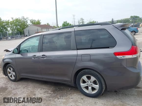 ✅ 2011 Toyota Sienna LE AAS • VIN: 5TDKK3DC8BS091026 • Лот: 42441983. Опубликован ранее на IAAI с пробегом 191 553 миль. Бесплатный доступ к архиву аукционных продаж из США и подробный отчёт об истории автомобиля на DreamBid. Изображение 14.