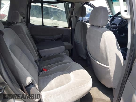 ✅ 2005 Ford Explorer XLT • VIN: 1FMZU63E45UB19641 • Lot: 42812407. Wystawiony na IAAI z przebiegiem 270 532 mil. Bezpłatny archiwum sprzedaży aukcyjnych z USA i szczegółowy raport historii pojazdu na DreamBid. Zdjęcie 8.