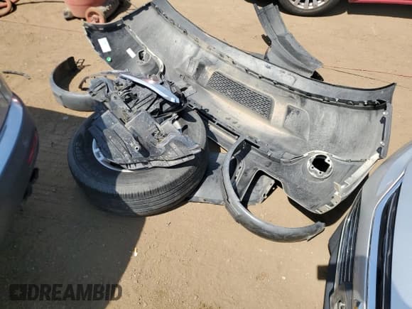 ✅ 2010 GMC Acadia SLE • VIN: 1GKLVLED7AJ213295 • Lot: 67605605. Wystawiony na Copart z przebiegiem 199 814 mil. Bezpłatny archiwum sprzedaży aukcyjnych z USA i szczegółowy raport historii pojazdu na DreamBid. Zdjęcie 13.