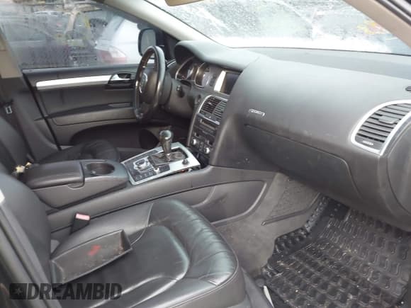 ✅ 2008 Audi Q7 Premium • VIN: WA1EV74L38D027700 • Lot: 43334793. Wystawiony na IAAI z przebiegiem Nie podano. Bezpłatny archiwum sprzedaży aukcyjnych z USA i szczegółowy raport historii pojazdu na DreamBid. Zdjęcie 5.