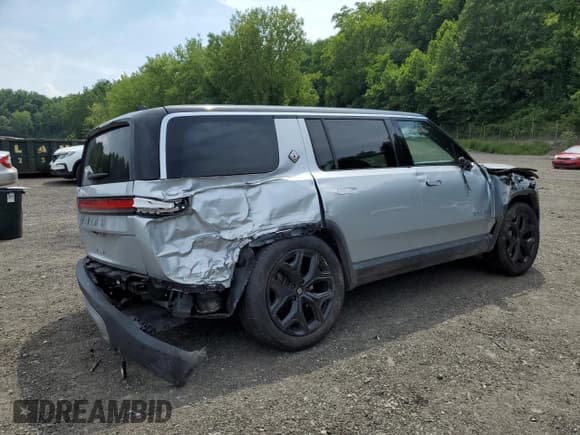 ✅ 2024 Rivian R1S Adventure • VIN: 7PDSGBBA6RN038914 • Lot: 64613665. Listed on Copart with 18,466 mi. Free auction sales archive from the USA and detailed vehicle history report at DreamBid. Image 3.