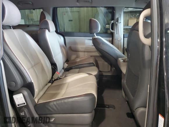 ✅ 2017 Kia Sedona LX • VIN: KNDMB5C17H6339991 • Lot: 86685455. Wystawiony na Copart z przebiegiem 171 986 mil. Bezpłatny archiwum sprzedaży aukcyjnych z USA i szczegółowy raport historii pojazdu na DreamBid. Zdjęcie 11.