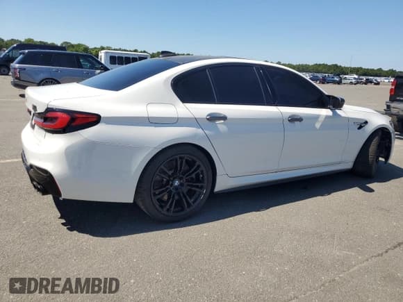 ✅ 2018 BMW M5 • VIN: WBSJF0C5XJB283452 • Лот: 70306595. Опубликован ранее на Copart с пробегом Не указан. Бесплатный доступ к архиву аукционных продаж из США и подробный отчёт об истории автомобиля на DreamBid. Изображение 3.