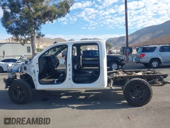 ✅ 2020 Chevrolet Silverado 1500 LT Trail Boss • VIN: 3GCPYFEL5LG376688 • Лот: 43278222. Опубликован ранее на IAAI с пробегом Не указан. Бесплатный доступ к архиву аукционных продаж из США и подробный отчёт об истории автомобиля на DreamBid. Изображение 14.