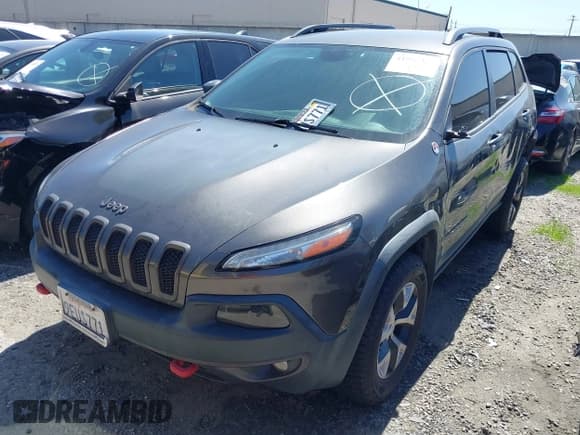 ✅ 2018 Jeep Cherokee Trailhawk • VIN: 1C4PJMBX0JD534722 • Lot: 41557426. Listed on IAAI with 109,429 mi. Free auction sales archive from the USA and detailed vehicle history report at DreamBid. Image 17.