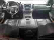 2017 Chevrolet Suburban Premier z VIN 1GNSKJKC2HR129663, wystawiony jako Copart lot #68574504 z przebiegiem 152 922 mil mil oraz Szkoda całkowita • Salvage title. Historia ofert i sprzedaży dostępna na DreamBid. Obrazek 8.