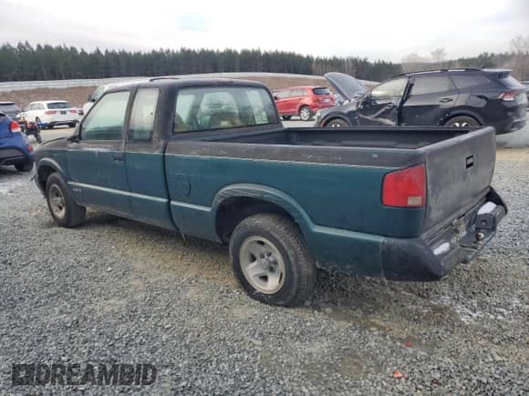 1996 Chevrolet S-10 LS with VIN 1GCCS1946TK154207, listed as a Copart auction lot 42167375 with 120,199 mi miles and Salvage title. Bid and sale history available at DreamBid. Image 2.